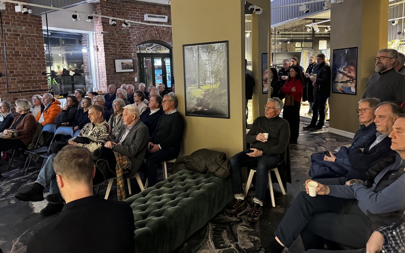 Bred støtte og tydelig engasjement på folkemøte om Lloyds Hønefoss