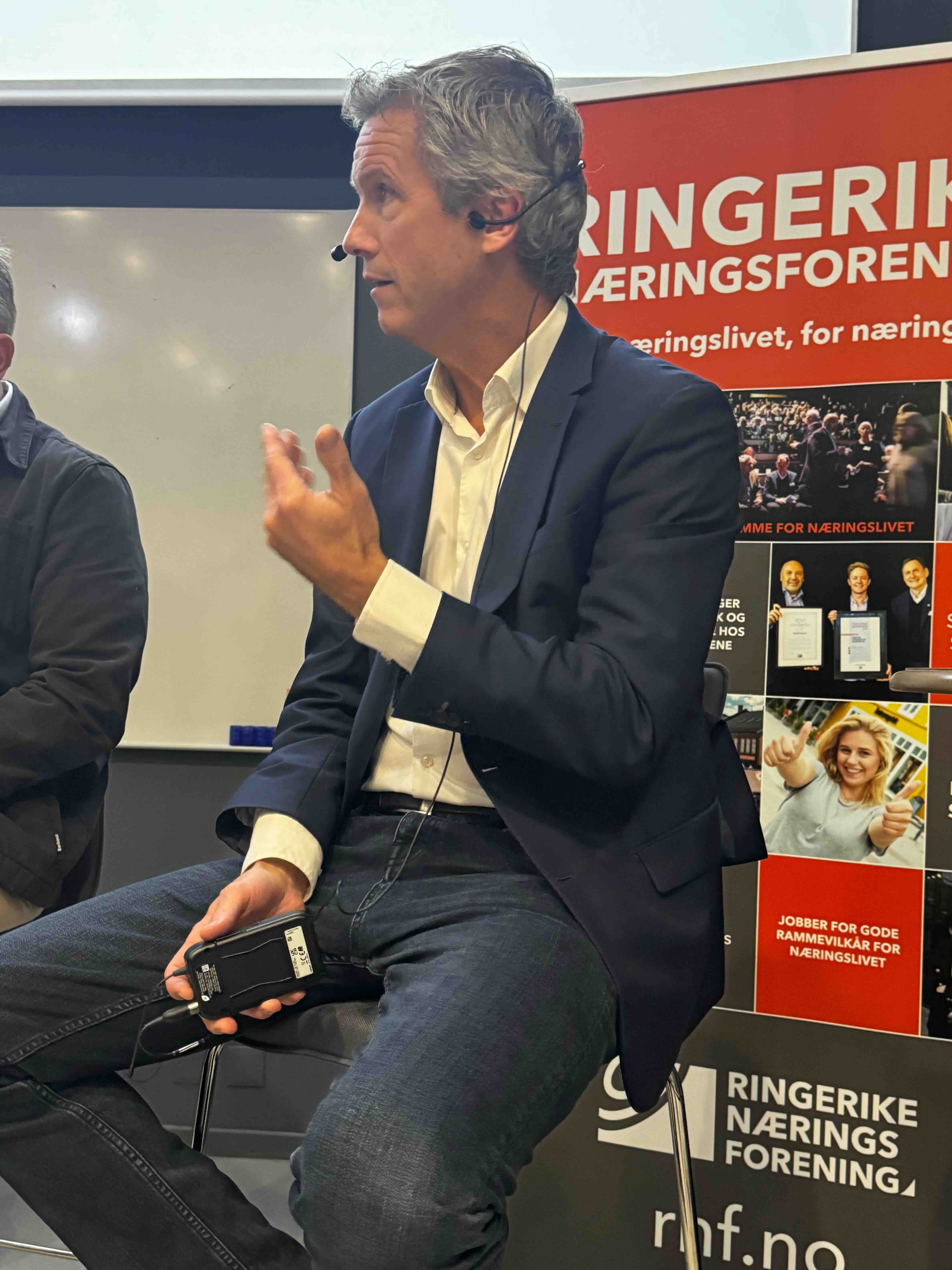 Kristian Enger. Vil bidra mer. Kristian Enger presenterte NHOs funn om bedriftenes rolle i totalberedskapen og behovet for tydeligere forventninger og bedre samspill.